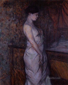 アンリ・ド・トゥールーズ・ロートレック Painting - ベッドのそばに立つシュミーズを着た女性 マダム・ププール 1899年 トゥールーズ・ロートレック・アンリ・ド